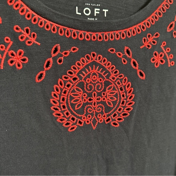 Ann Taylor LOFT Navy Top Embroidered Red Sz M - Picture 2 of 6